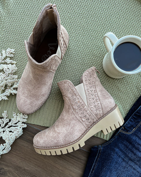 Very G Aryana Boots in Beige