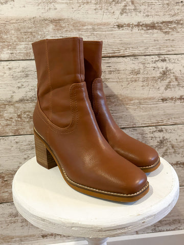 Rosalia Boots in Camel