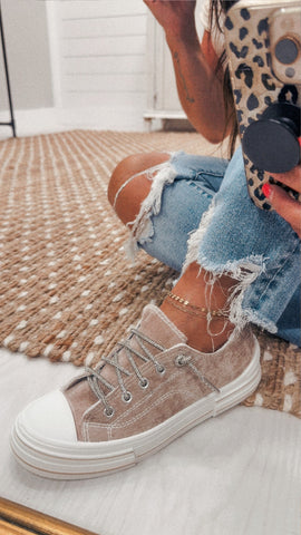 Very G Sneakers in Nude Velvet