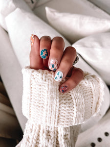 Cozy Christmas Nail Polish Wrap