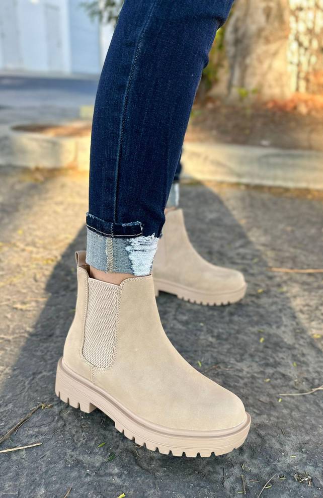 Beige Paden Chelsea Boots