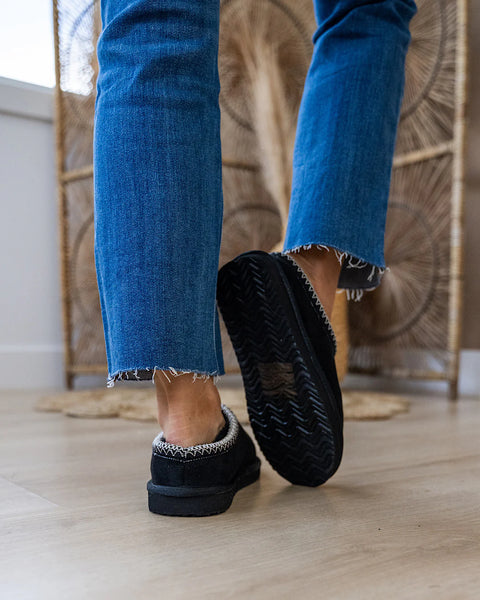Very G Slippers in Black