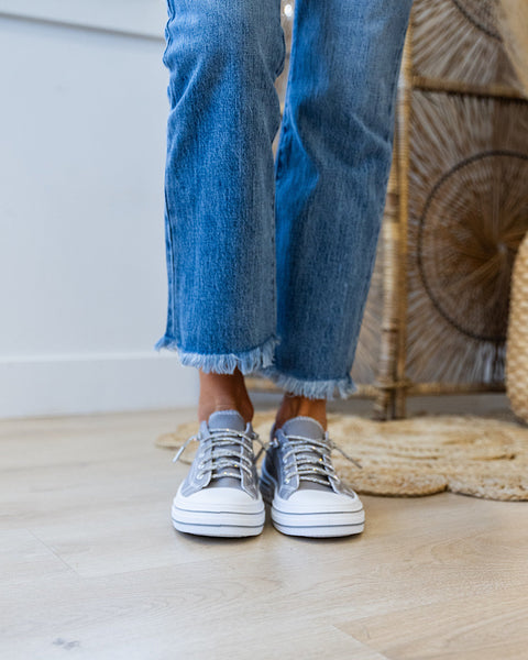 Very G Aman Sneakers in Grey