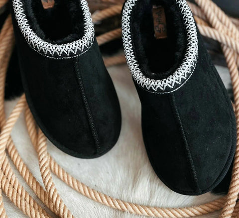 Very G Slippers in Black
