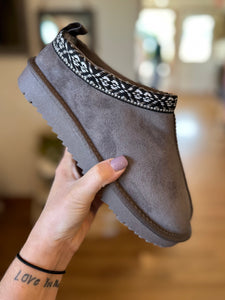 Simmon Slip On Clogs in Grey