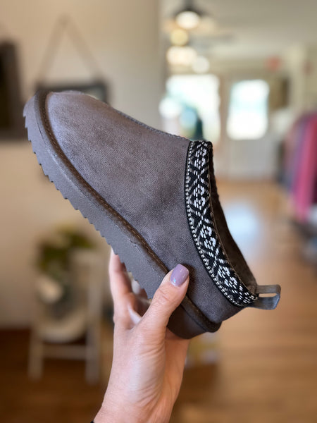 Simmon Slip On Clogs in Grey