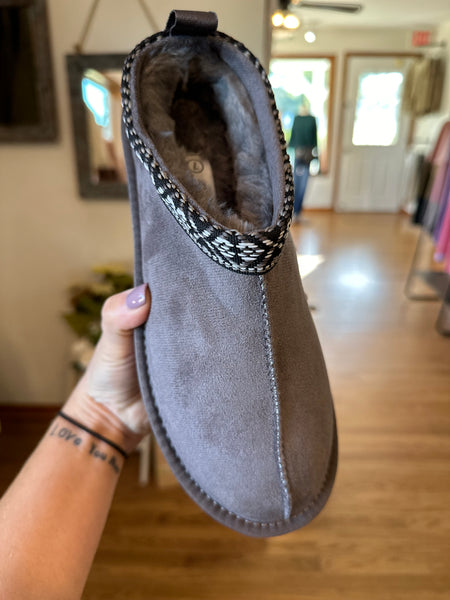 Simmon Slip On Clogs in Grey