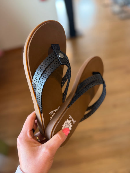Yellow Box Fawn Black Sandals