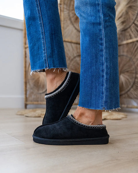 Very G Slippers in Black