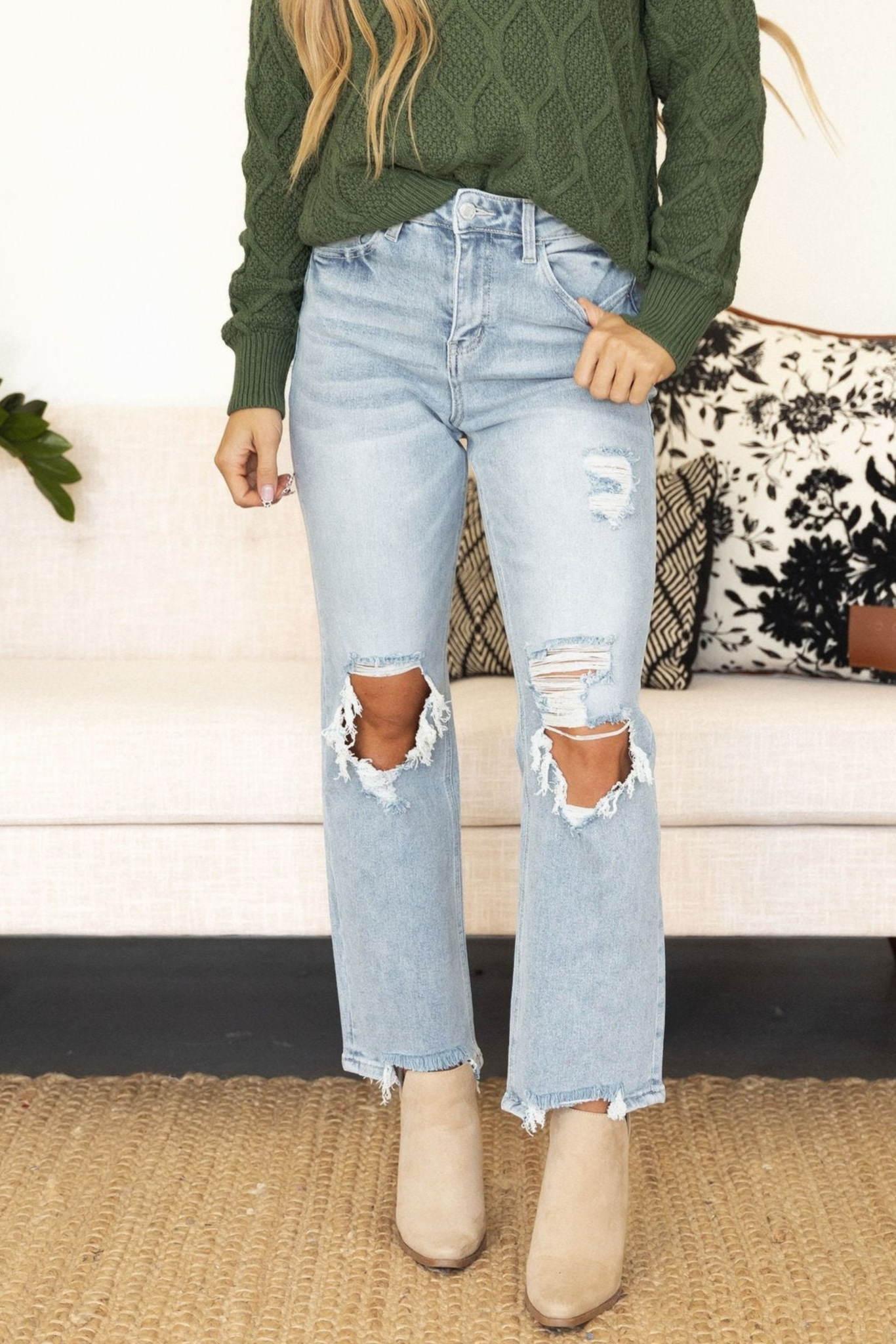 Vervet Taylor 90s Distressed Straight Leg Jeans