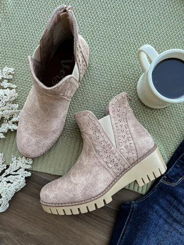 Very G Aryana Boots in Beige
