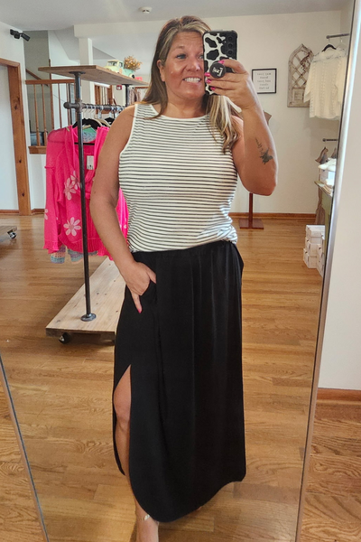 Maxi Skirt With Pockets in Black